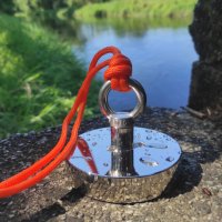 Pescuitul cu magneți este un nou hobby în care oamenii scot arme, biciclete și lucruri ciudate din râuri și lacuri