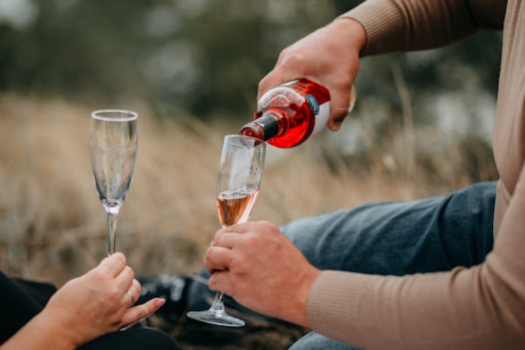 Servirea vinului rosé la masă: 4 preparate potrivite