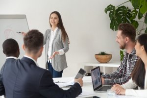 Schimbul de experiente cu ceilalti participanti la cursuri de dezvoltare personala iti va fi de folos intreaga viata! Afla de ce!