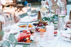 Party de vară în grădină - ce trebuie să ai în vedere pentru o petrecere la care toți să se simtă bine?
