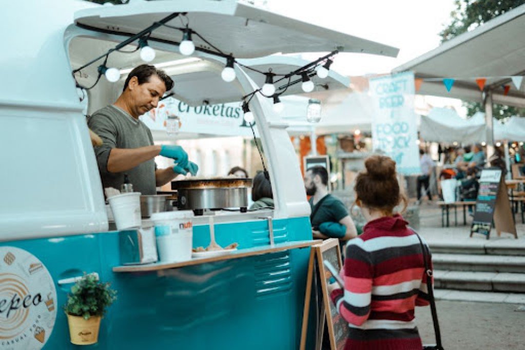 Afacere tip food truck: 3 sfaturi și recomandări