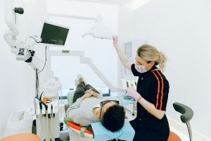 Amenajarea și decorarea unei clinici stomatologice. 10 recomandări