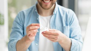 Căştile AirPods şi accesoriile potrivite