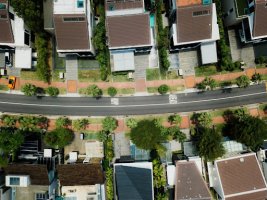 Ce avantaje ai dacă locuiești într-un ansamblu rezidențial de case