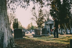 Și în domeniul serviciilor funerare există oferte de care trebuie să te ferești. Iată cum o poți face