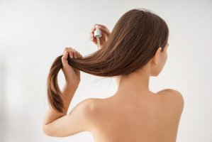 Vitamine care ajută stimularea creșterii părului