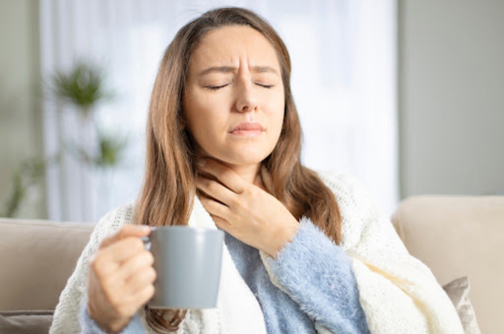 5 moduri de a calma durerea în gât la înghițire