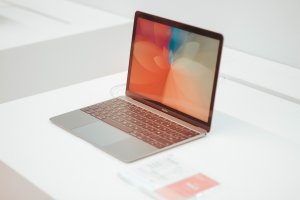Cine joacă păcănele online pe Betfair?