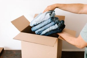 4 motive pentru care să cumperi haine de la un depozit second hand