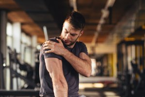 3 cauze comune ale durerii de umar si ce poti face pentru a o preveni