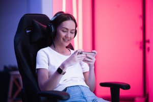Scaunul de gaming - ce să cauți atunci când vrei să cumperi unul? De ce merită cumpărat?
