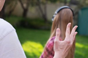 De ce mă ignoră oamenii? 12 întrebări reale pe care trebuie să ți le pui singur(ă)