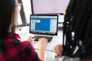 Prioritizarea clienților și a proiectelor cu ajutorul unui software CRM