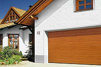 Cum să alegi ușa de garaj potrivită pentru casa ta