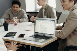 Iata cum iti poti creste increderea in sine, participand la un curs de comunicare organizat de profesionisti!