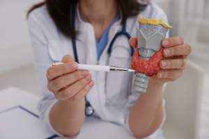 Pe drumul sănătății: importanța controlului de rutină la endocrinologie și alergologie