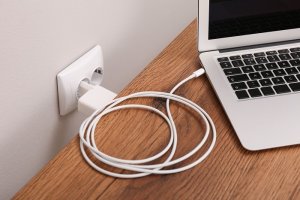 Cauți încărcător laptop Asus? Iată de unde îl poți cumpăra