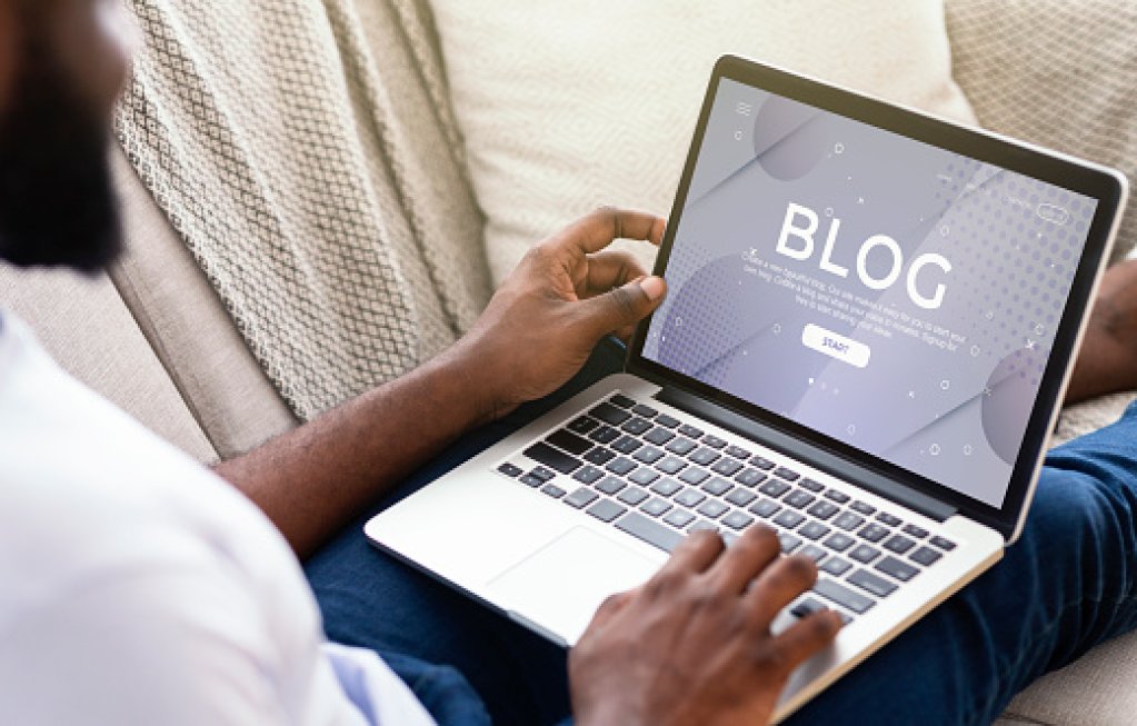 Articolele de blog și platformele de știri
