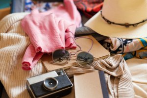Minivacanța de 1 decembrie: 5 lucruri pe care să le pui în bagaj, indiferent dacă te plimbi local sau călătorești în afara țării