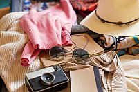 Minivacanța de 1 decembrie: 5 lucruri pe care să le pui în bagaj, indiferent dacă te plimbi local sau călătorești în afara țării