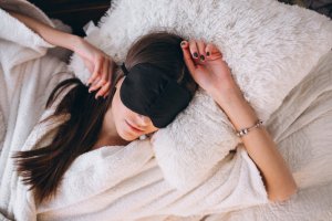7 pași pentru a-ți transforma dormitorul într-un sanctuar al somnului