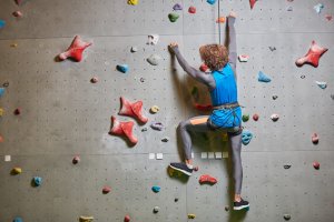 De ce ar trebui să organizezi teambuildingul la o sală de escaladă?