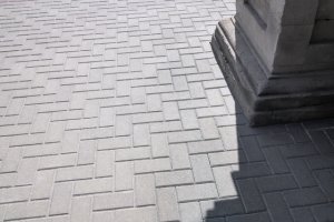 Este sau nu recomandat să montezi pavele în sezonul rece?