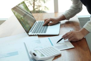 Optimizează-ți calculul de salarii cu un program salarizare