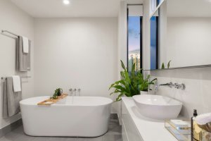 Cum îți poți amenaja baia în stil minimalist. 3 reguli de bază