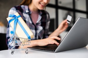Învață să faci cumpărături inteligent online. Trucuri pentru a găsi cele mai bune coduri de reducere