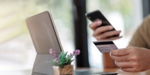 Învață să faci cumpărături inteligent online. Trucuri pentru a găsi cele mai bune coduri de reducere