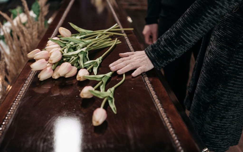 3 motive pentru a beneficia de ajutor din partea unei firme de servicii funerare