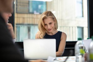 Simplifică sarcinile repetitive cu un soft administrare personal