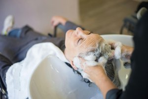 Ghidul complet pentru ingrijirea parului la domiciliu cu produse profesionale