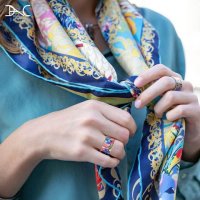 Ghid de purtare: cum să asortezi eșarfele colorate din cașmir pentru apariții stilate