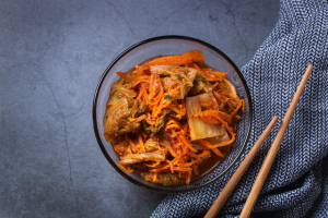 Kimchi: tradiție, savoare și beneficii pentru sănătate