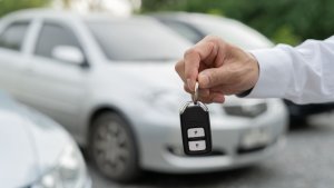 Cum să identifici o ofertă bună de închiriere auto online