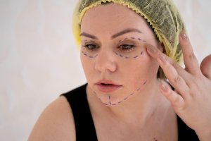 Puterea cosmeticelor de lux în tratamentele de îngrijire acasă, după intervențiile chirurgicale