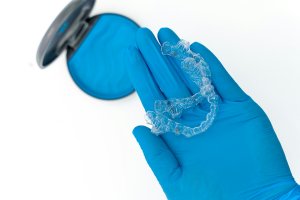 Etapele tratamentului ortodontic cu aparatul dentar Invisalign