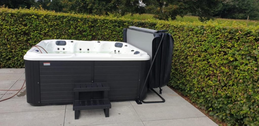 6 greșeli costisitoare de evitat când instalezi un jacuzzi exterior