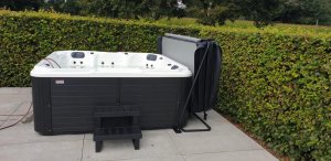 6 greșeli costisitoare de evitat când instalezi un jacuzzi exterior