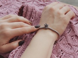 Cum să alegi brățara perfectă pentru a-ți completa ținuta elegantă