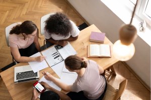 5 cursuri care îți vor deschide uși spre diferite oportunități profesionale