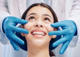 Implanturile dentare: soluția modernă pentru zâmbete de durată