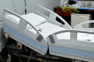Paturi de spital electrice vs. tradiționale: cum influențează recuperarea pacienților?