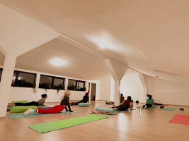 Închirierea unui studio de yoga în București: Flexibilitate și oportunități pentru instructori