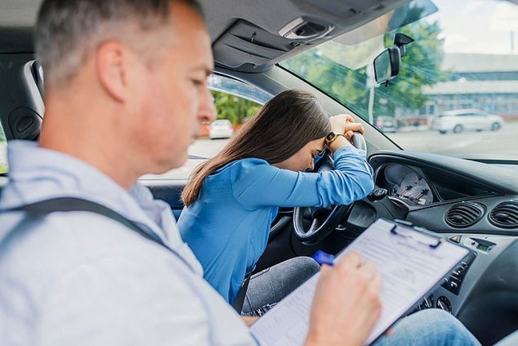 Ai ratat o dată examenul auto? Uite ce greșeli fac toți începătorii și cum să le eviți!