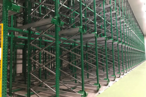 Când să te folosești de rafturi metalice second hand pentru afacerea ta? Le pot înlocui pe cele noi?