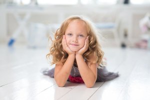 Spații de depozitare ascunse în camera copilului: idei inovative