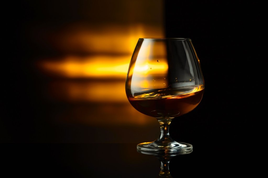 Cum se servește corect coniacul? 5 sfaturi și recomandări utile